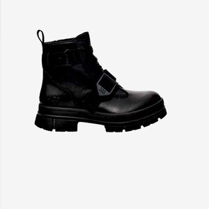 Ashton lace up boot brand new
